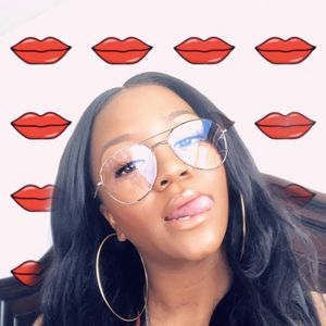 Meet your Posher, Kayla